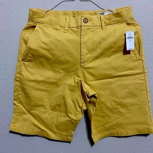🆕 GAP  10” Short for Men Size 28 Color Yellow Mustard